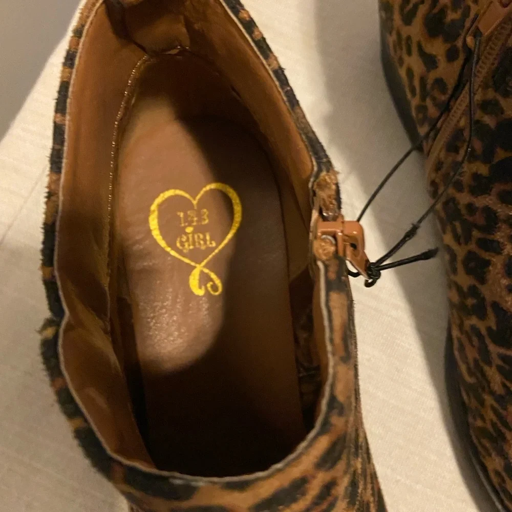 143 Girl animal print booties